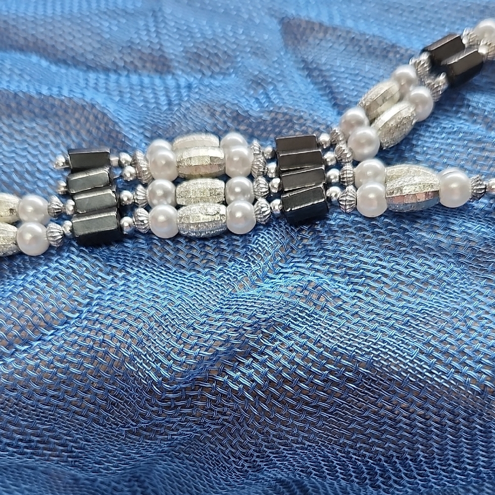 Chic Silver and Black Beaded Necklace